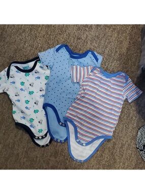 Set of 3 monkey bars onesies size 6 to 9 months